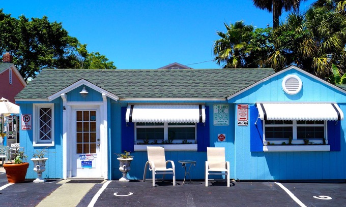 Clearwater Beach Cottage | Historic Beach Cottage steps from beach. Pet friendly!