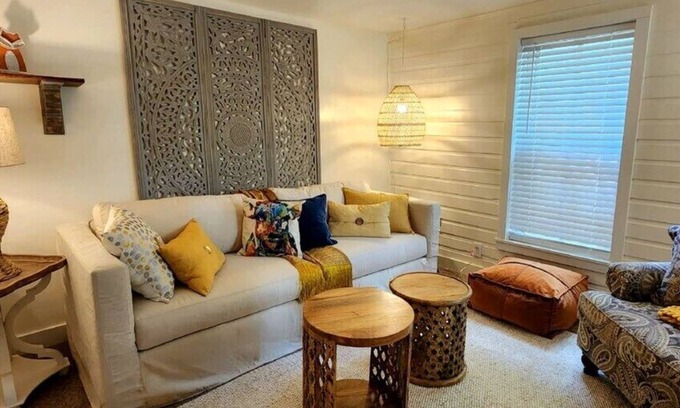 Eureka Springs Historic District Apartment | Historic Bed & Breakfast, Slps 4, Full Kitchen,