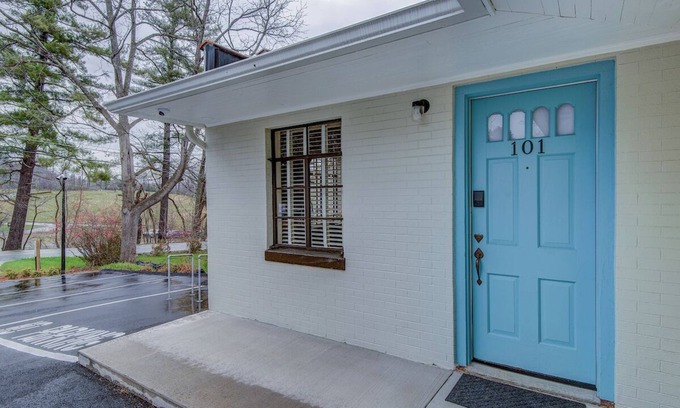 Boone Hotel | Historic Blue Ridge Tourist Court - Suite