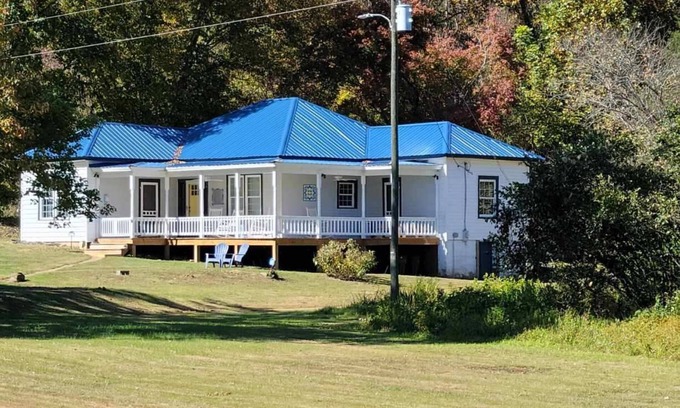 Roseland House | Historic Bungalow 30 minutes from Wintergreen
