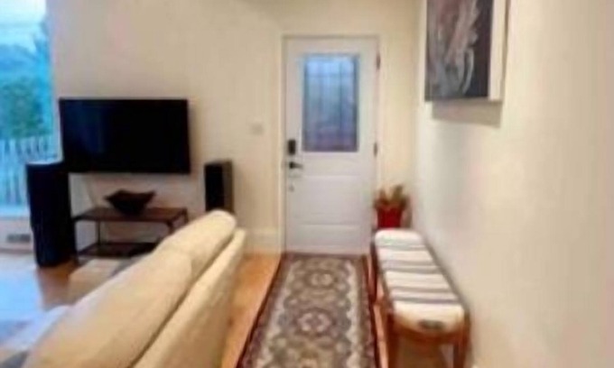 Chambly House | Historic Chambly, 5 minute walk to lake, restaurants, groceries. Quiet street