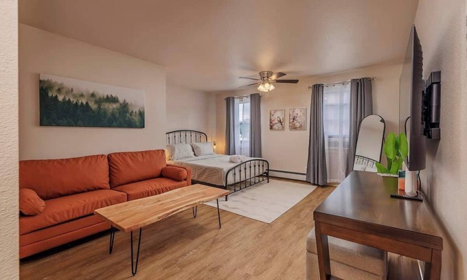 Downtown Anchorage Apartment | Historic Chic Downtown Suite