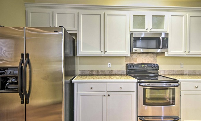 Vicksburg Condo | Historic Condo in Downtown, Walk to Riverfront!