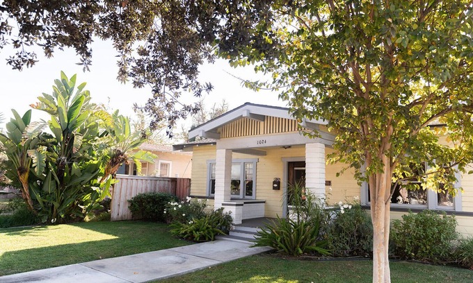 Anaheim Colony Historic District House | Historic craftsman, sleeps 9, 3br2.5ba, Disney 1mi