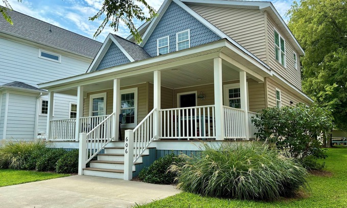 Cape Charles House | HISTORIC DISTRICT: 1st Floor Primary, Great Location and Views!
