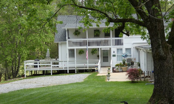 Rutherfordton Other | Historic Farmhouse Guest Quarters