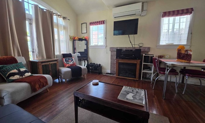 Hollywood House | Historic Hollywood Bungalow