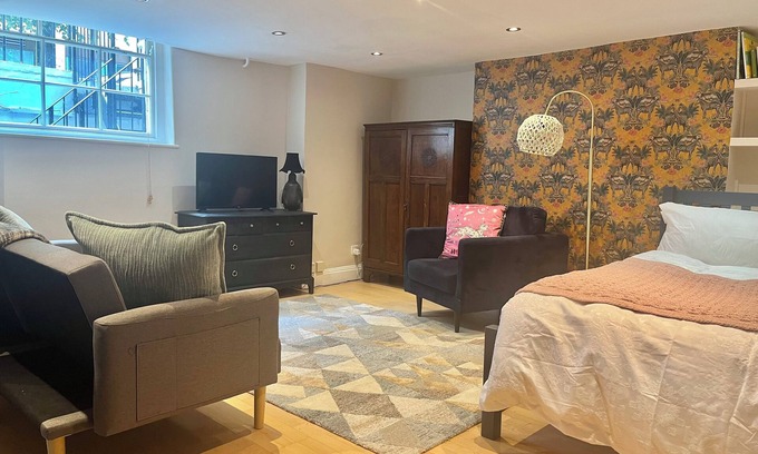 St. Pancras Apartment | Historic home in Central London, close to Eurostar, West End & Tube