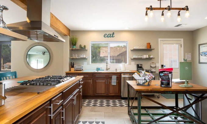 Cottonwood House | Historic home WALK to Quaint Old Town Cottonwood! Close to SEDONA and Jerome!