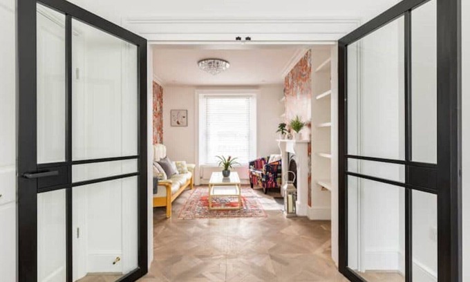 Belgravia House | Historic Home with Modern Comfort | 3 mins to Victoria station