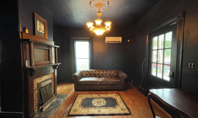 Frankfort House | Historic Horse & Bourbon