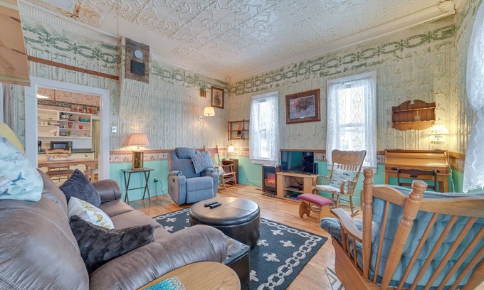 Houghton Lake Apartment | Historic Houghton Lake Getaway Near Shoreline
