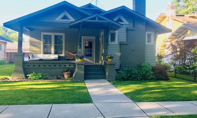 Veterans Park House | Historic house in beautiful downtown area.