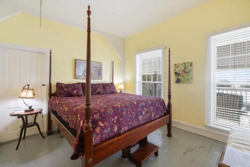 Cedar Key Apartment | Historic Island Hotel