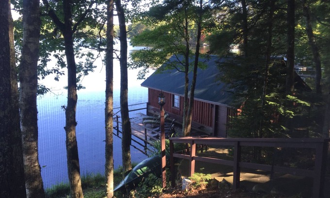 Hayward Cabin | Historic Log Lodge on Quiet Lake