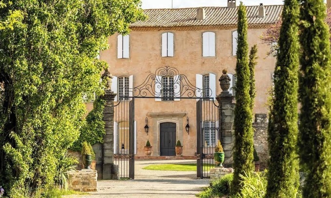 Caunes-Minervois Apartment | Historic Luxury and Modernity in the Heart of Minervois