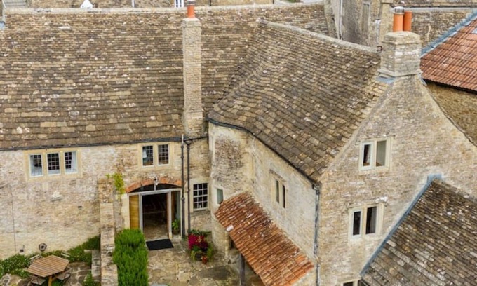 Norton St. Philip House | Historic Malthouse Village location nr Bath sleeping 7-14