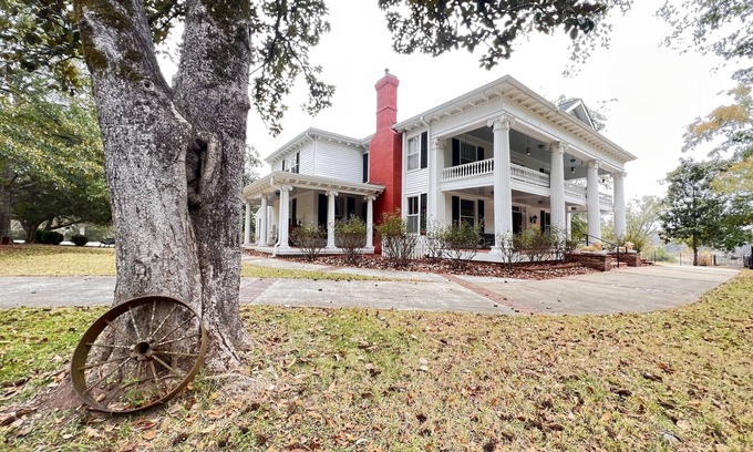 Greenville House | Historic Mansion and Cottage on 80 acres close to Warm Springs.