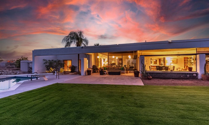 Casas Adobes House | Historic Mid-Century Modern House in the heart of Tucson's Catalina Foothills