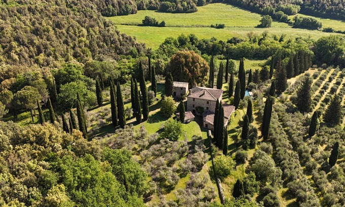 Simignano Villa | Historic Podere for 10 with Pool and Tennis Court close to Siena