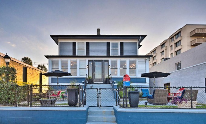 South Beach Street Historic District House | Historic Renovated Home Less Than 2 Mi to Beach and Pier!