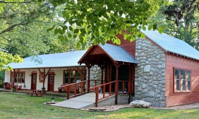 Marshall House | Historic Schoolhouse Near The Buffalo River