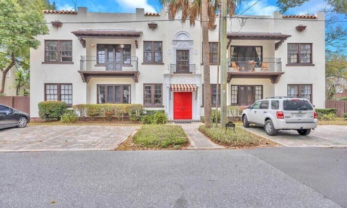 Riverside Apartment | Historic SidexSide Apt-Blocks from Shoppes of Avon