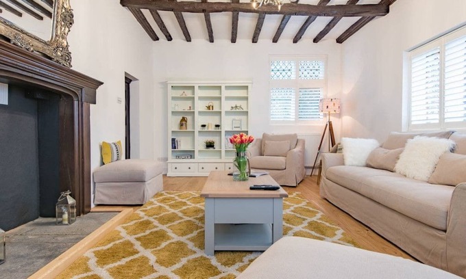 Canterbury House | Historic Townhouse with Cathedral Views and Stained glass windows