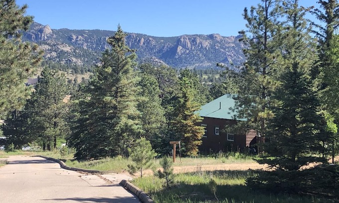 Estes Park Cabin | Historic Updated Estes Park Cabin 1 mile from Rocky Mtn National Park