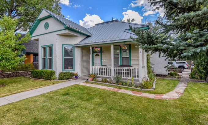 Downtown Flagstaff House | Historic Victorian Suite - Downtown Flagstaff - sleeps 6 w/NEW Hot tub!