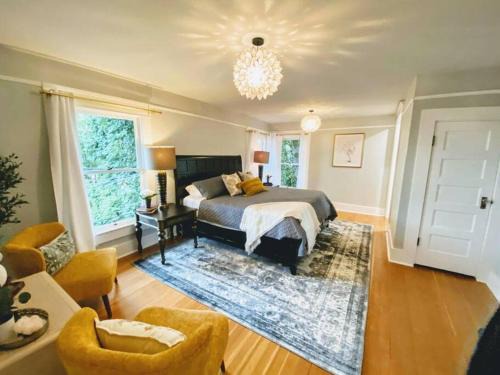 Albany Apartment | Historical Entertainer 3 Bedroom Townhouse AC PNW