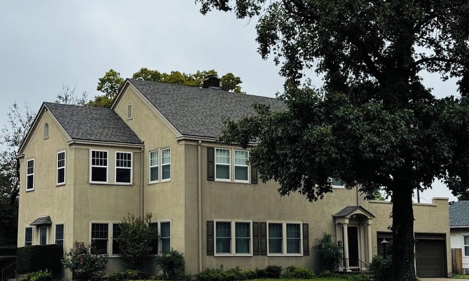 Arkansas City House | Historical home built in 1890. 4 bedrooms and 1 and a half bathrooms.