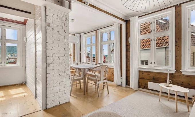 Bergen City Centre House | Historical House 200m from Bryggen I SEE VIDEO