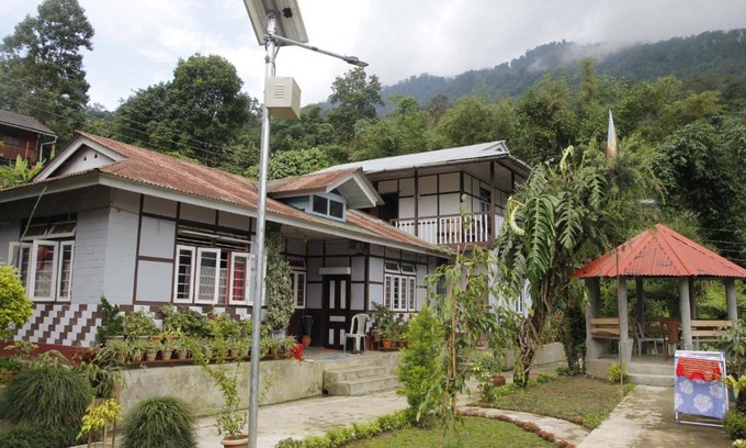 Geyzing House | Hitaishi Homestay - Bermiok
