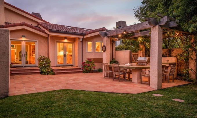 Half Moon Bay House | HMB Coastal retreat with Hot Tub and EV Charging!