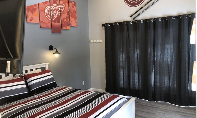 Beulah Apartment | Hockey Room - Sleeps 7, Two TVs & Wooded Trails