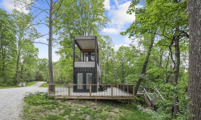 Logan Apartment | Hocking Hills: Hiltop Haven: The Double Stack