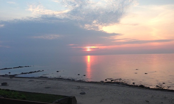 Carsonville Cottage | Hoff Cottage - Right On The Beach. Free Wi-Fi, BBQ Grill and Firepit On Beach
