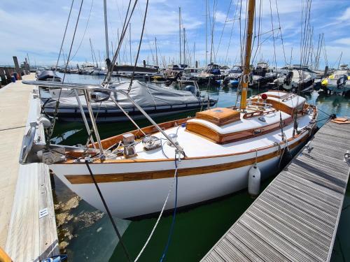 New Forest District Boat Rental | Hoitak