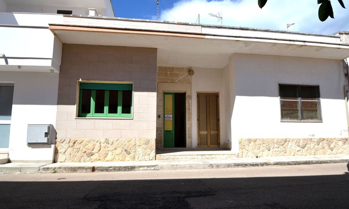 Roca Vecchia Apartment | Holiday Apartment 'Ll84 Casa Vacanze Per 4 Pax Luce' with Air Conditioning