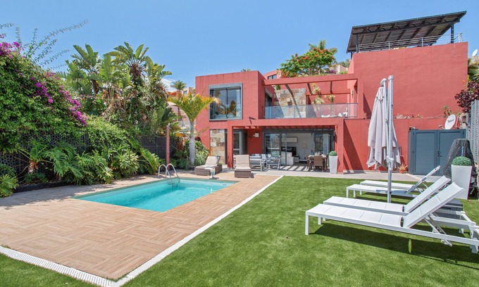 Salobre Villa | Holiday Villa 'Alexandria's Retreat' with Sea Views, Wi-Fi and Air Conditioning