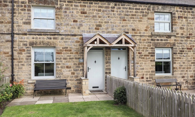 Belford Cottage | HOLIDA HOOSE, pet friendly, character holiday cottage in Belford