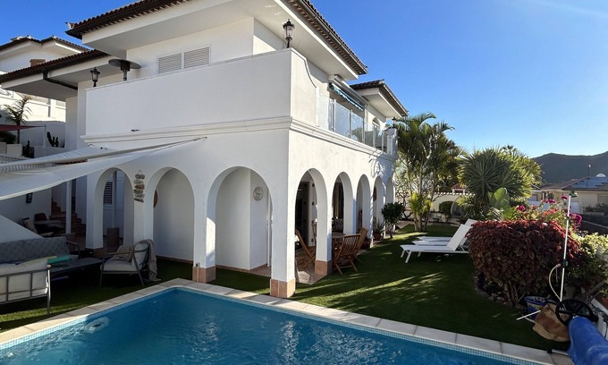 Chayofa Villa | Holiday 3bedroom villa with private heated pool in Chayofa.