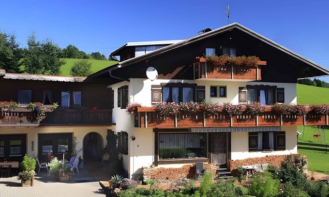 Immenstadt im Allgaeu Apartment | Holiday apartment with covered balcony