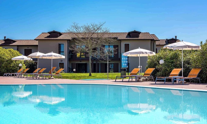 Peschiera del Garda Apartment | Holiday apartment with outdoor pool and children's entertainment in a great residence
