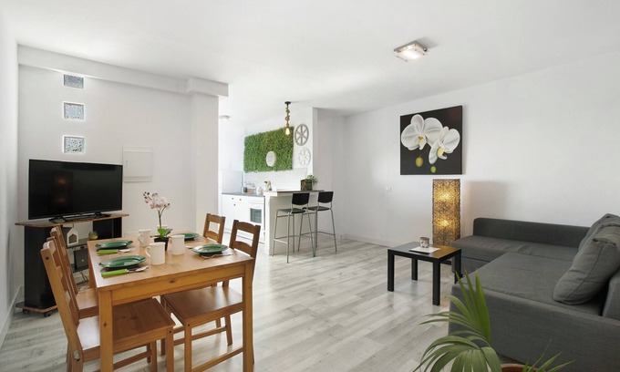 Guimar Apartment | Holiday Apartment "Hacienda La Extremeña Tropical" with Sea View, Shared Terrace & Wi-Fi