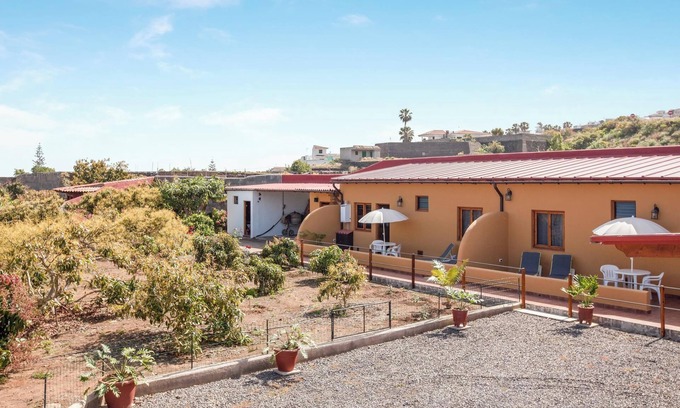 La Mancha House | Holiday Apartment "Casa Quemahierro 1" with Sea View, Pool & Garden