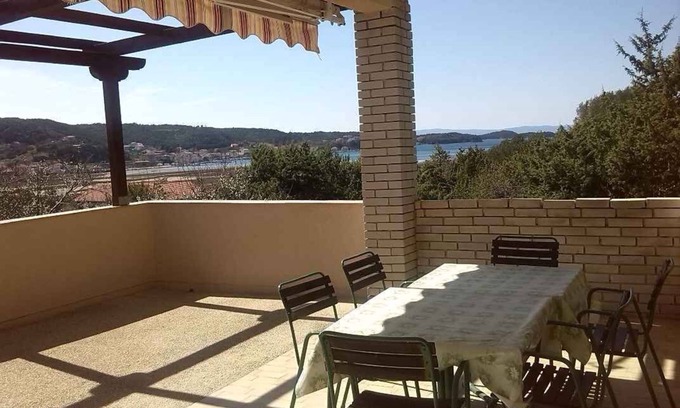 Supetarska Draga Apartment | Holiday apartment with terrace