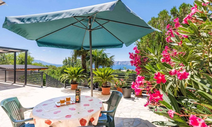 Novi Vinodolski Apartment | Holiday apartment with sea views and large terrace