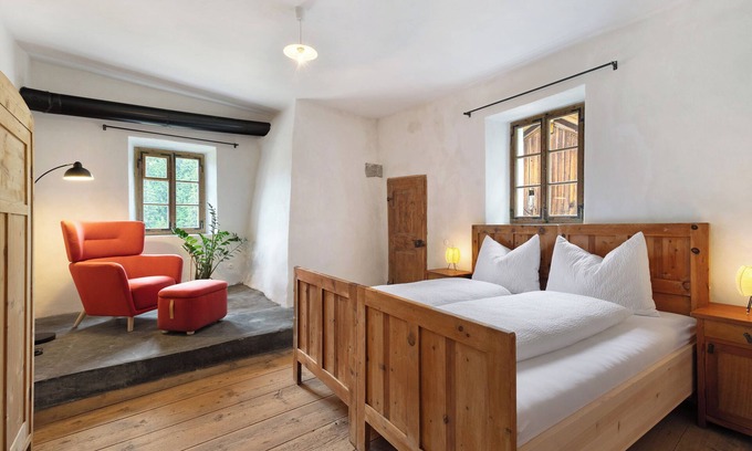 Pfalzen Apartment | Holiday Apartment 'Ansitz Baumannhof Gotik' with Mountain View, Shared Garden and Wi-Fi